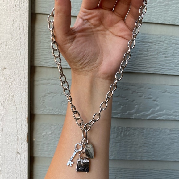 Guess chain necklace - Picture 2 of 3